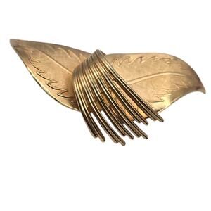Brooch Coro Pegasus Double Leaf Gold Tone Vintage Collectors Retro Style Piece